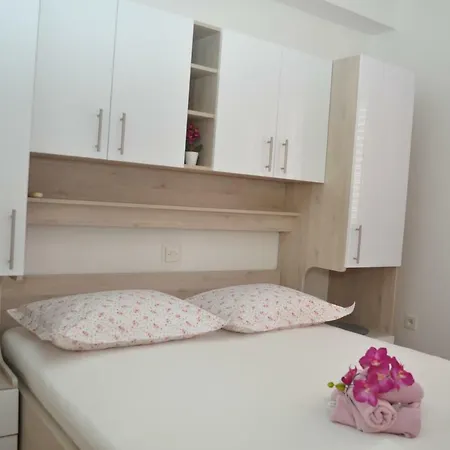 Appartement Sanja *